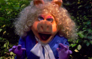 miss piggy, angry, snarling, tiny annoying things, annoying, infuriating