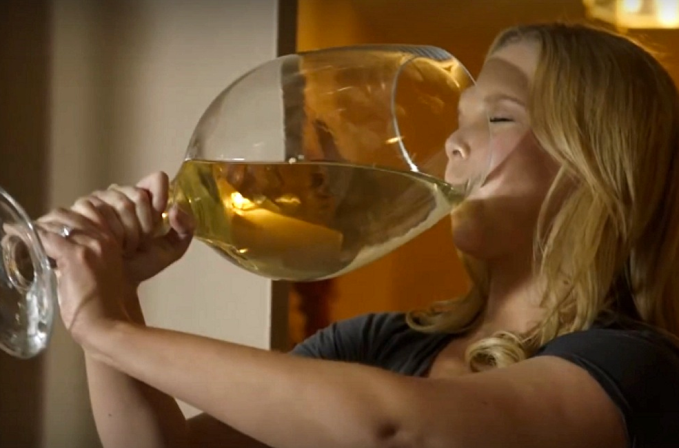 amy-schumer-wine-glass-party-for-one.